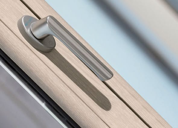 Beschläge und Zubehör der PVC-Fenster